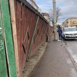 "Створюється небезпека для пішоходів",- мешканці Франківська обурені тротуаром по вулиці Мельника: фотофакт