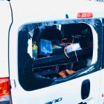 Поліція спіймала франківця, який розбив вікно та обікрав автівку: фотофакт