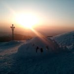 Мережу підкорюють неймовірні фото світанку над засніженою вершиною Піп Іван
