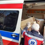 Франківські волонтери передали медикам та поліції засоби індивідуального захисту: фоторепортаж