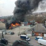 На Прикарпатті загорілося приміщення “Нової пошти”: фото та відео