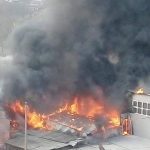 На Прикарпатті загорілося приміщення “Нової пошти”: фото та відео