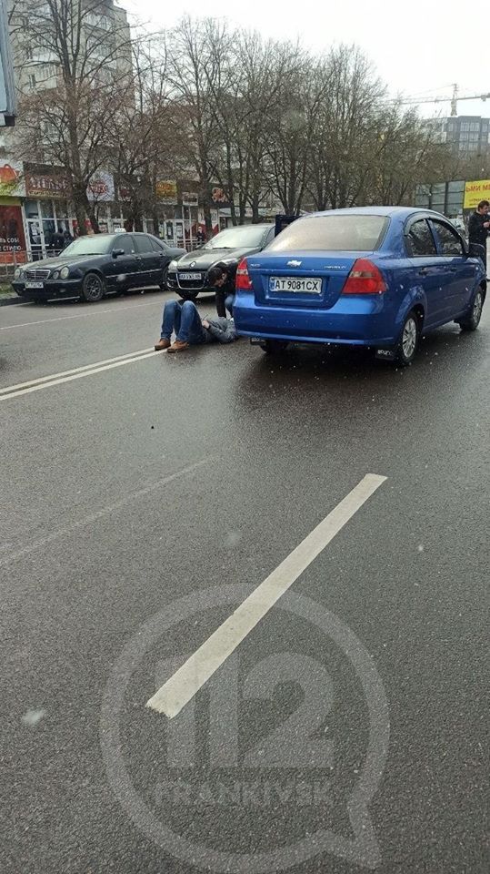 У Івано-Франківську на Мазепи збили пішохода: фотофакт