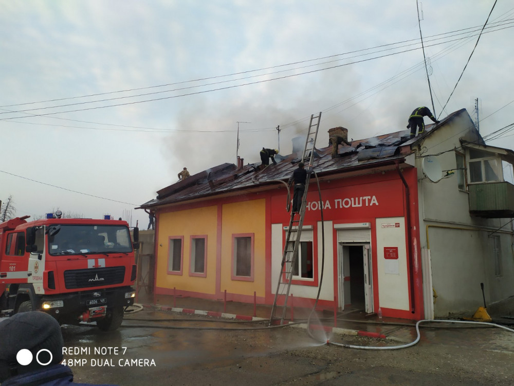 Стали відомі подробиці пожежі відділення "Нової пошти" у Городенці: фото