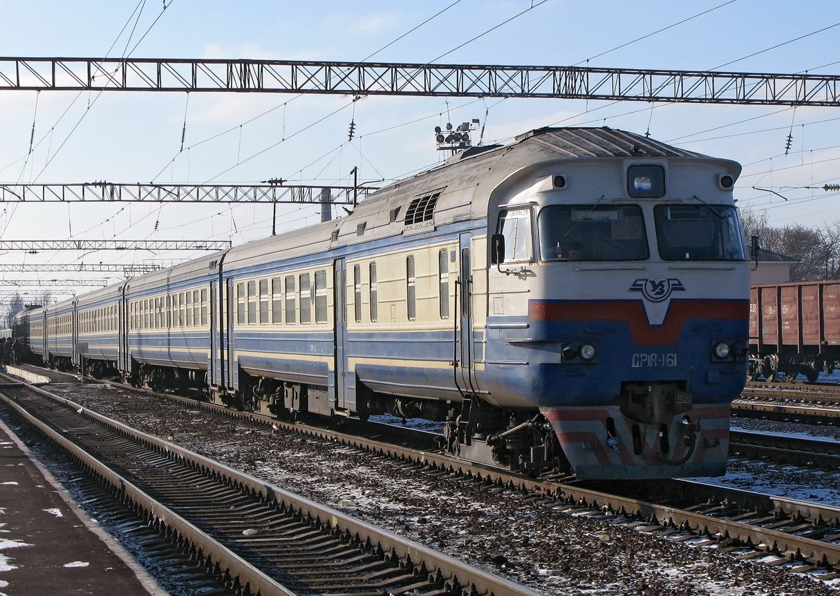 Відірвало дві кінцівки: прикарпатець ледь не загинув під колесами поїзда