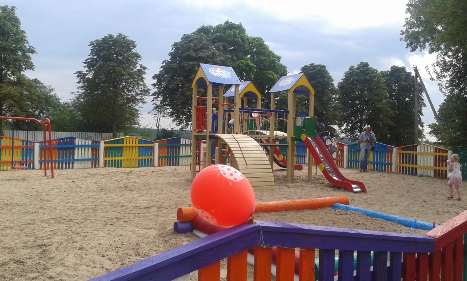 У Франківську радять не користуватися дитячими майданчиками