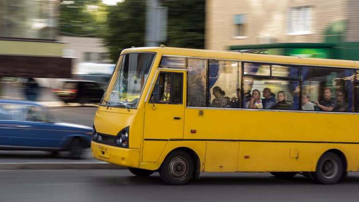 "700 гривень з пасажира",- приватні перевізники вимагають захмарну ціну на перевезення медиків