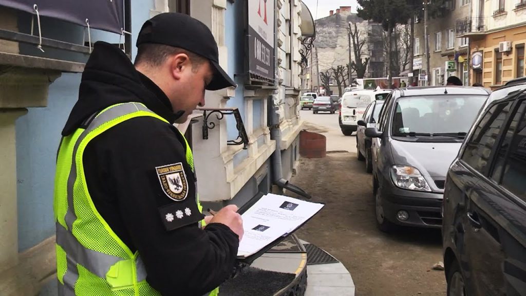 Коломийські журналісти з правоохоронцями патрулювали місто: відео