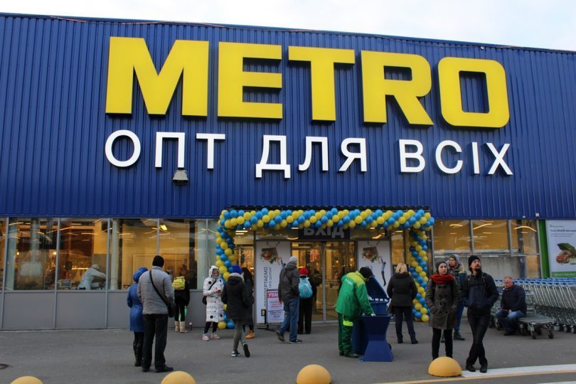 Великим торговим центрам Франківська дозволять працювати лише при наявності у продажу масок