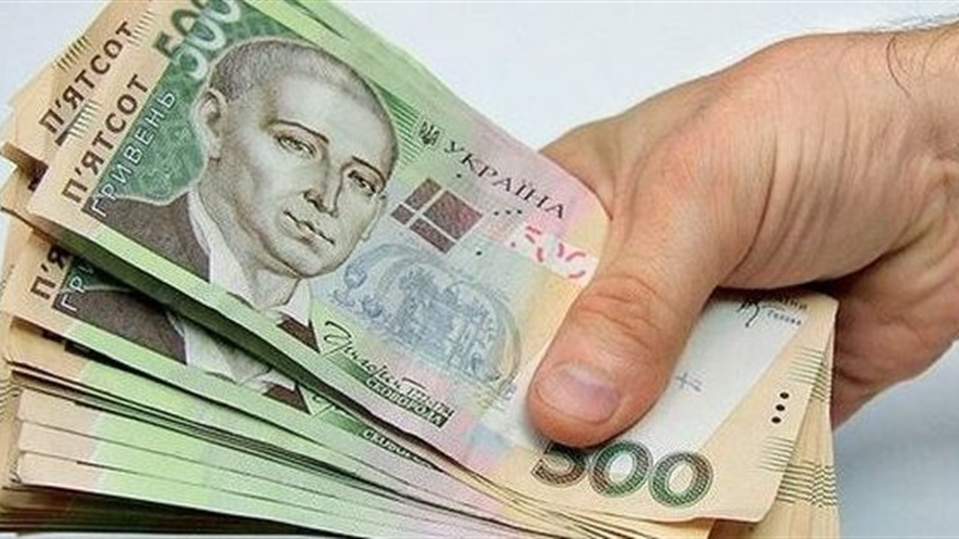 Франківські чиновники пожертвують зі своїх зарплат 7.5 мільйонів гривень