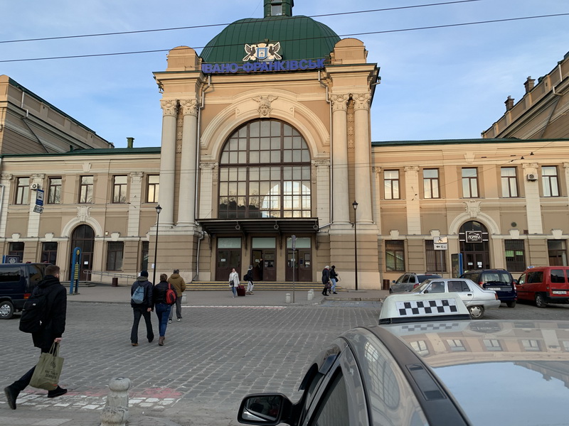 Франківськи таксисти розповіли про нюанси своєї роботи