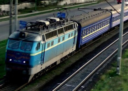 Поїзд Львів – Москва закидали камінням. Відео