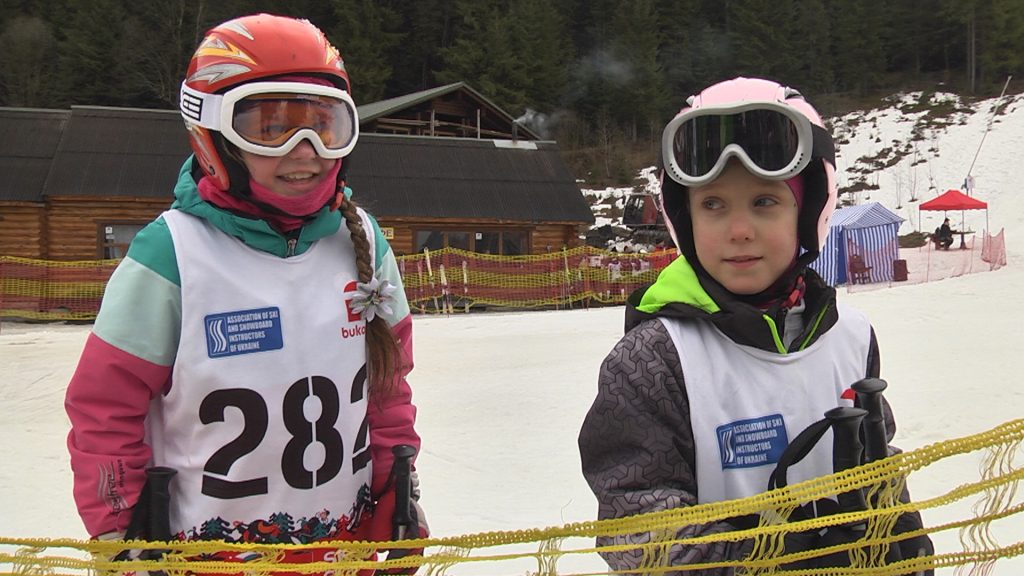 Аматори та професіонали: як у Ворохті лижники змагалися