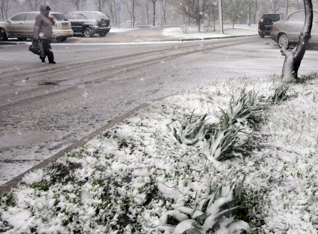 У вівторок на Прикарпатті очікується сильний дощ із мокрим снігом