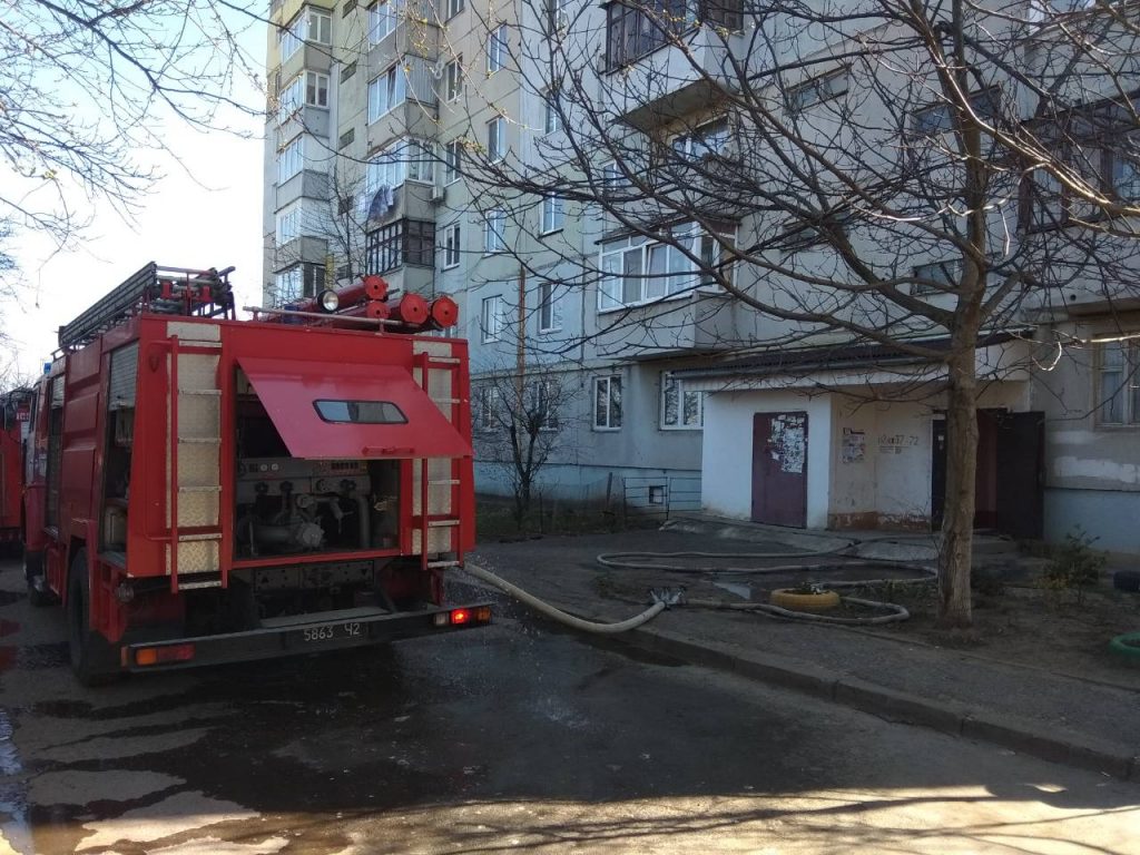 Прикарпатські пожежники врятували з вогню 48-річного чоловіка