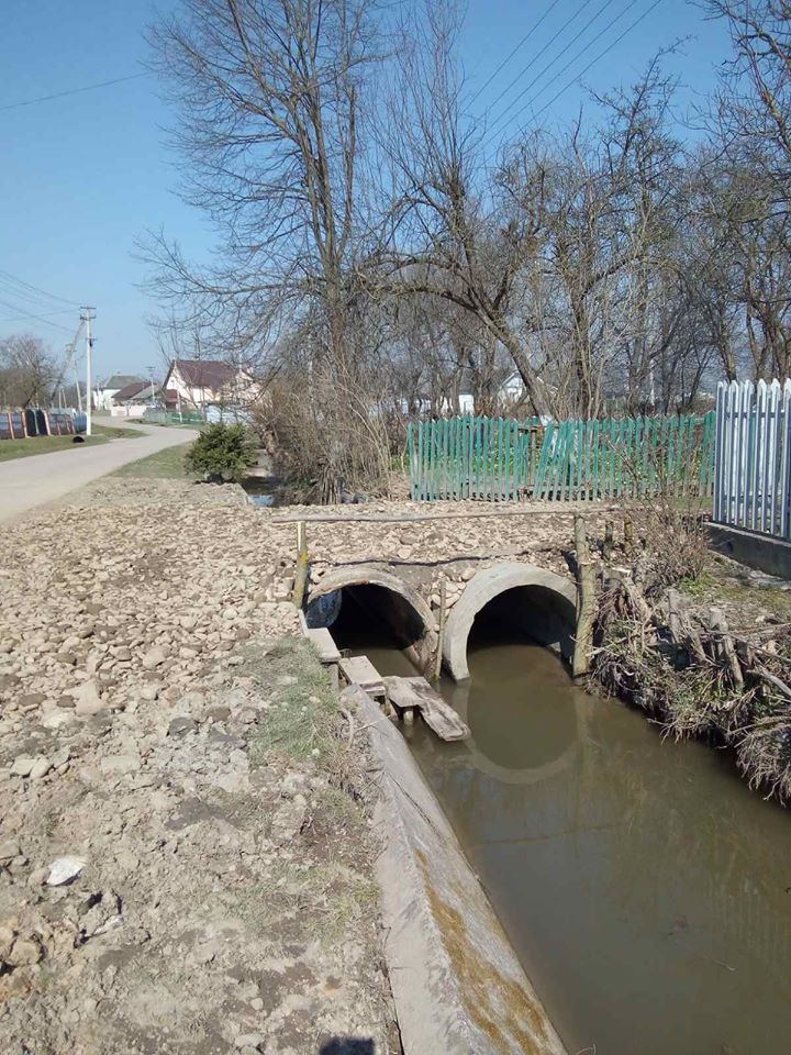 У ще одному прикарпатському селі привели до ладу береги потічка, який під час повеней підтоплював обійстя мешканців