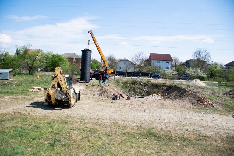 В передмісті Івано-Франківська відновили будівництво каналізації