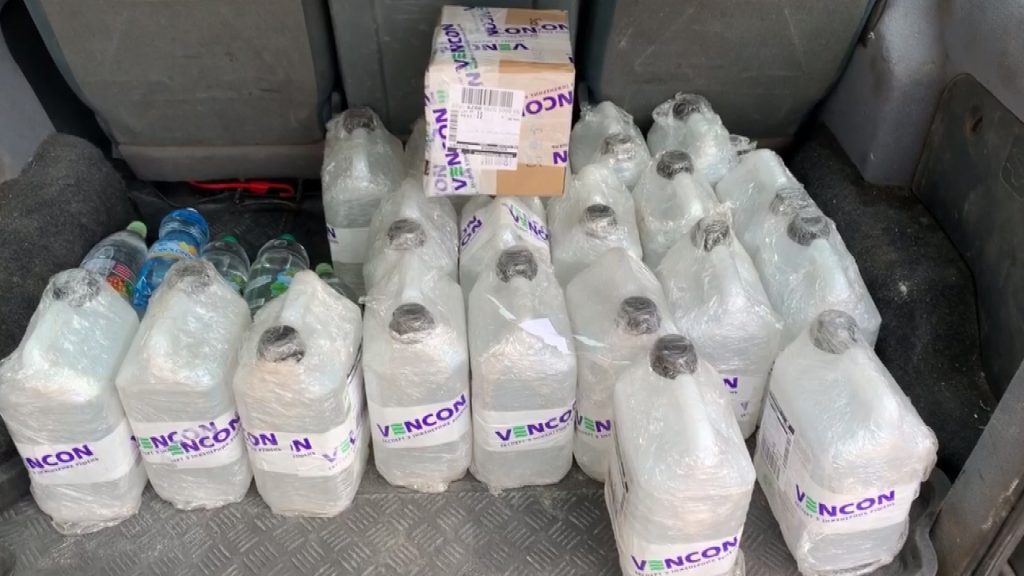 Благодійники передали для коломийських медиків маски та антисептики: відео