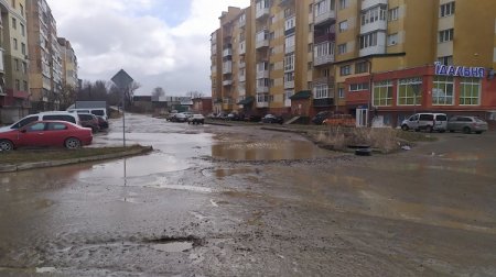 В передмісті Франківська хочуть відремонтувати й зробити світлішим провулок Надії: фото
