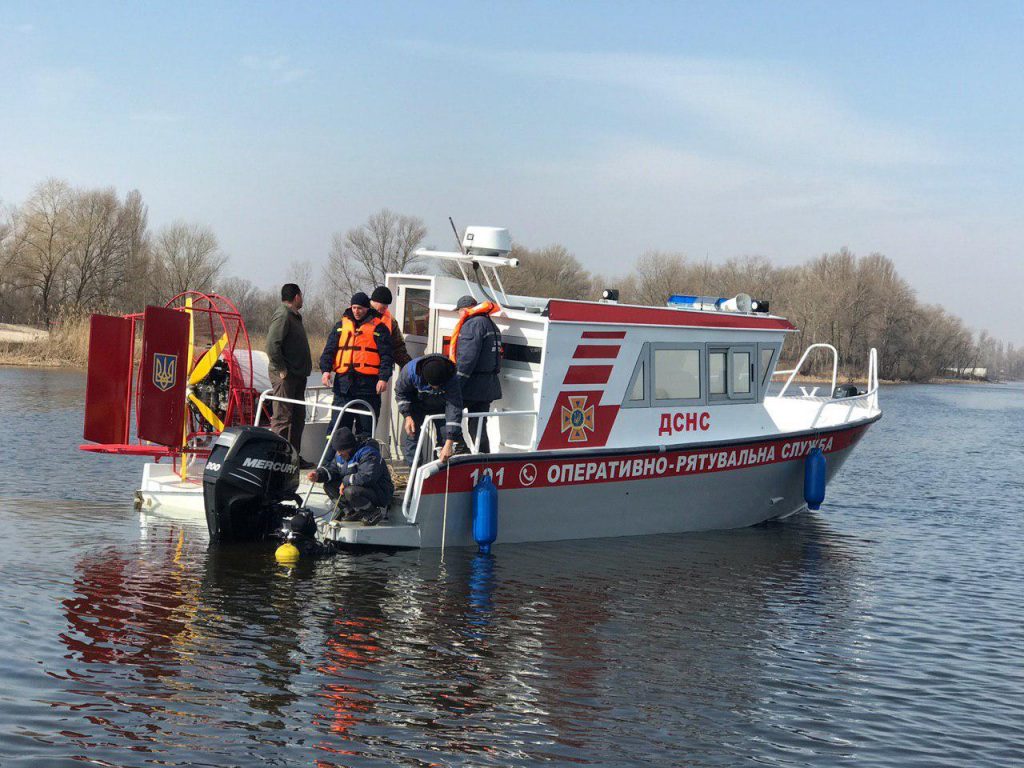 Прикарпатські рятувальники, задля недопущення порушень, несуть чергування біля водойм