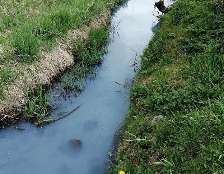 У Калуші Млинівка змінила забарвлення води