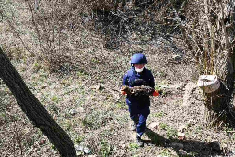 В Івано-Франківській області продовжують знищувати застарілу вибухівку