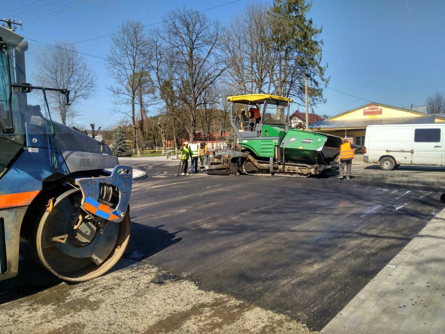 У Печеніжинській ОТГ ремонтують дороги державного і місцевого значення: фото