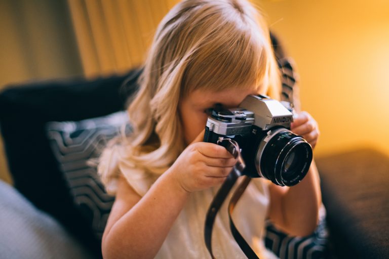 Українські фотографи передали прикарпатським медикам більше 200 тисяч гривень для боротьби із коронавірусом