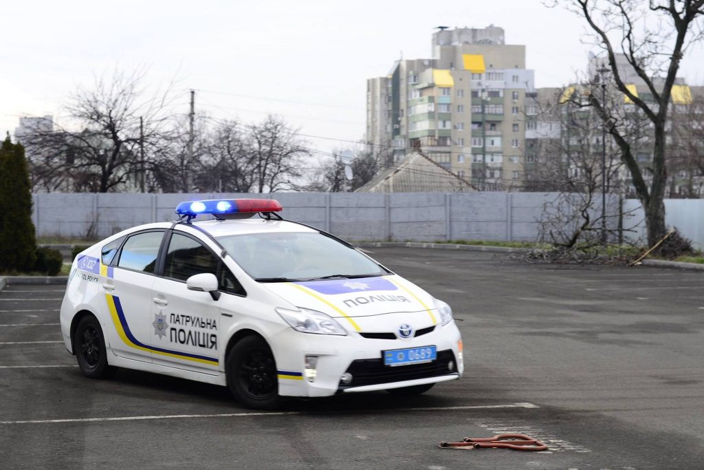 Прикарпатські патрульні затримали чоловіка, який перебував у розшуку