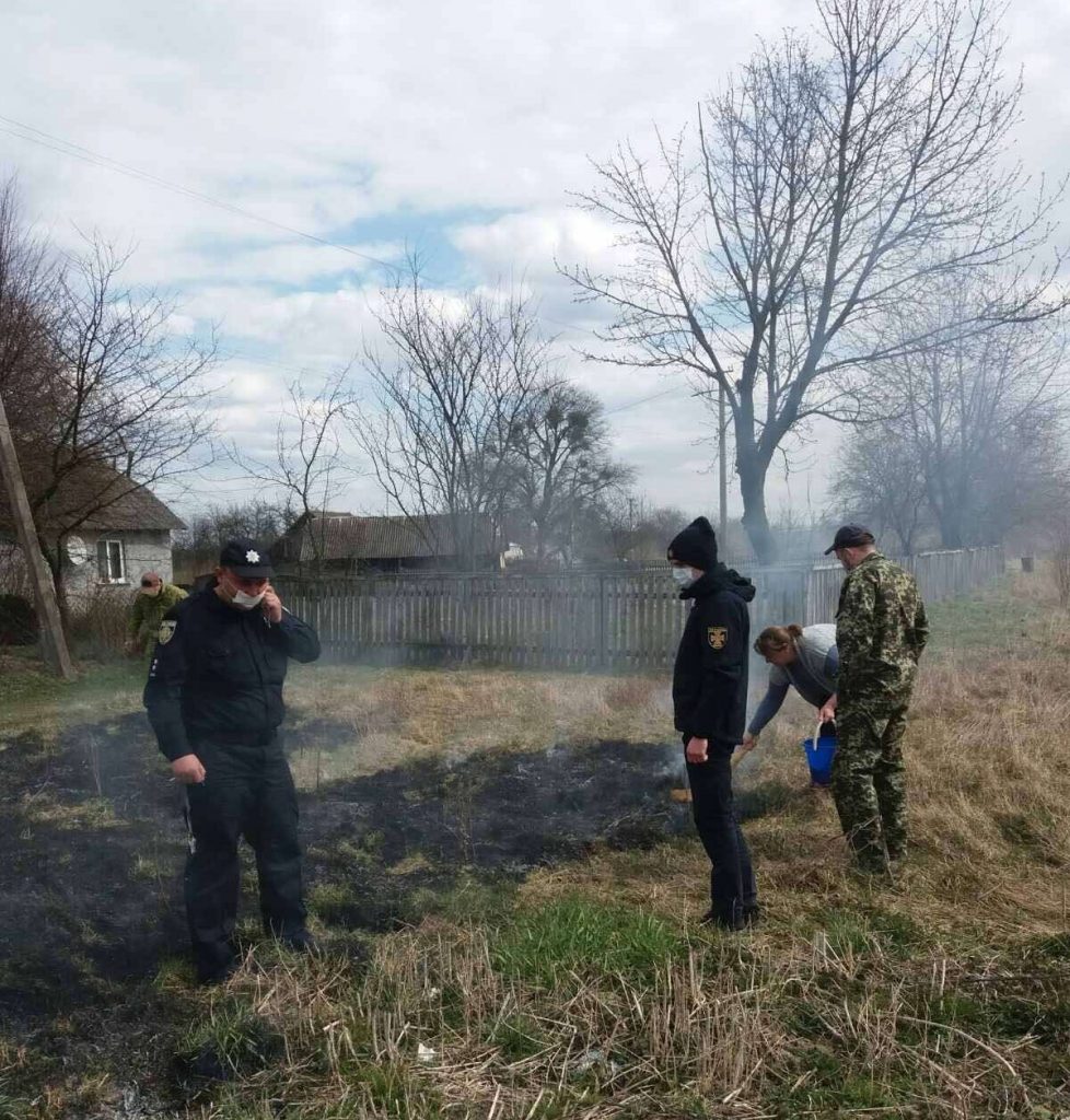 До уваги прикарпатських піроманів: Рада у 18 разів збільшила штрафи для паліїв сухої трави