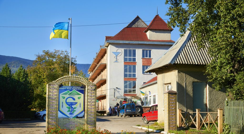 В Яремче, серед медиків які заразилися COVID-19, також і головний лікар місцевої лікарні