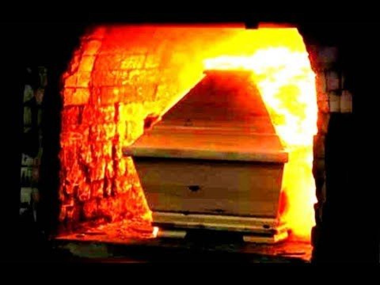 Крематорий гроб. Крематорий вид изнутри процесс сжигания. Крематорий технология сжигания.