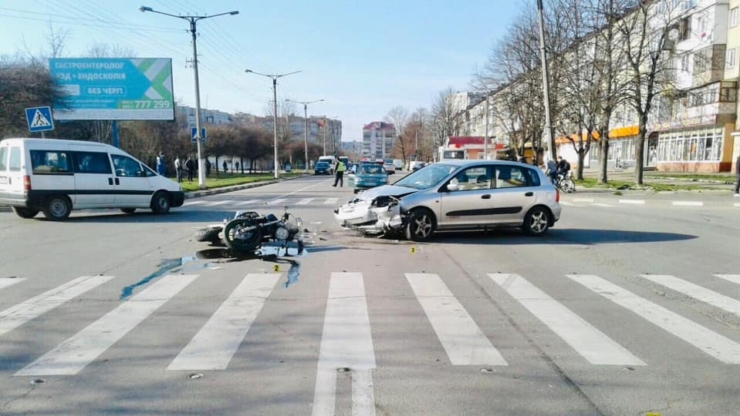 У Калуші зіткнулися автівка та мотоцикл. Водій двоколісного виявився п'яним