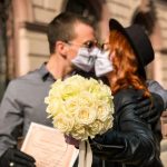 "Коханню немає перешкод",-Франківська пара одружилася у масках та рукавичках