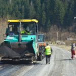 У селі на Верховинщині продовжують ремонтувати дорогу держзначення: фотофакт