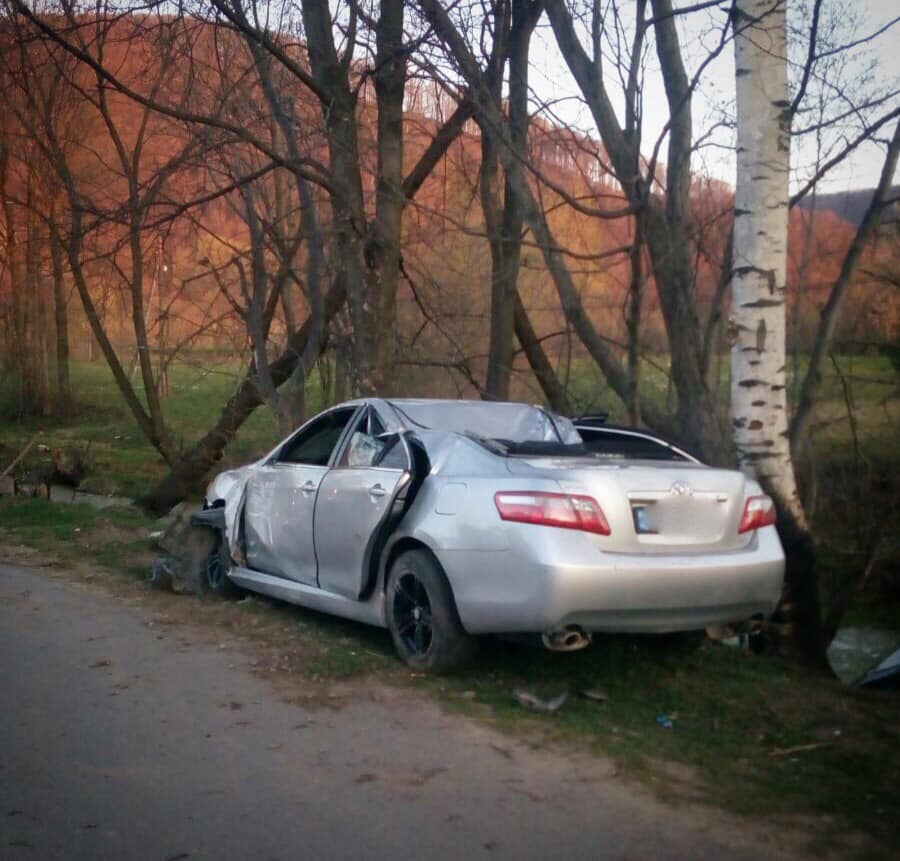 У жахливій ДТП на Рожнятівщині загинула 19-річна дівчина: фото