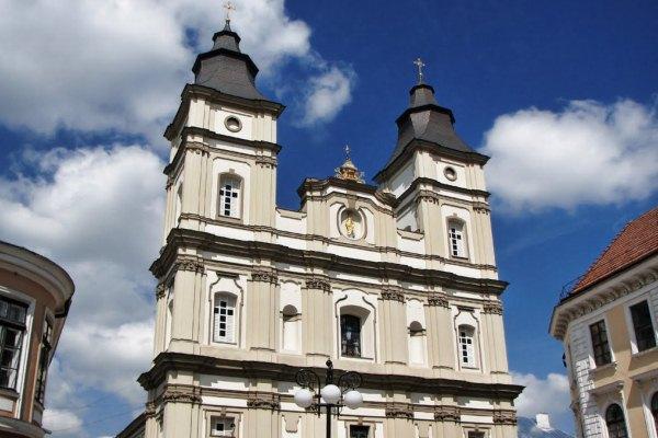 Всі богослужіння у Франківській катедрі проводитимуть "за закритими дверима"