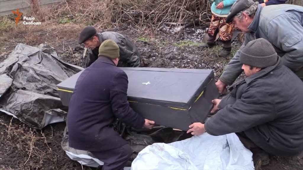 З'явилося відео поховання інфікованої прикарпатки: моторошні кадри