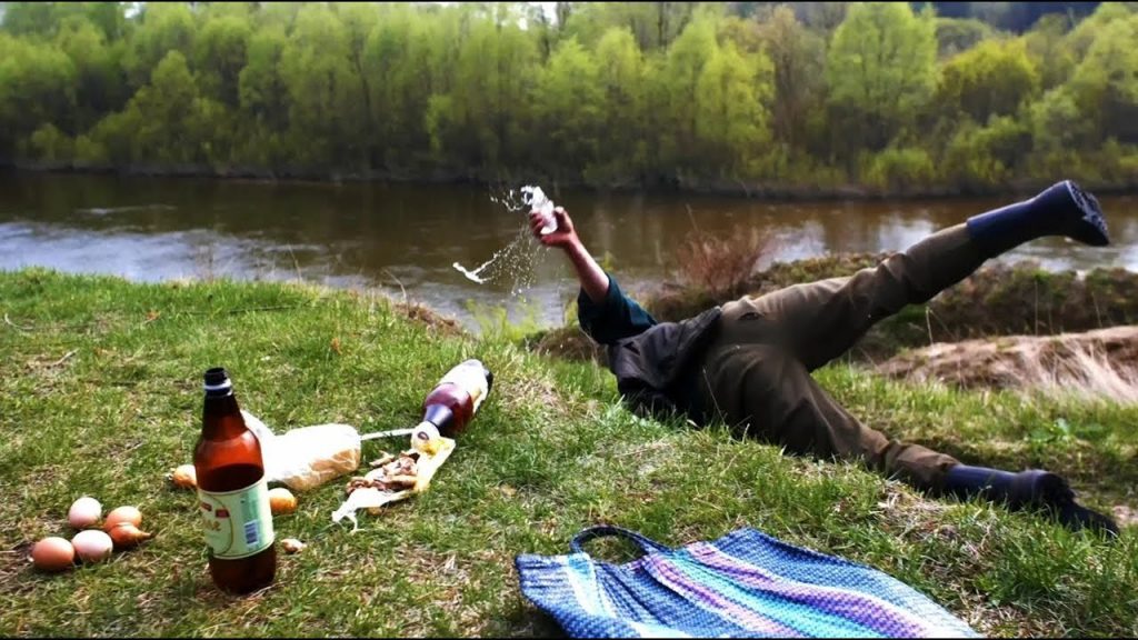 Прикарпатські рятувальники ганяють рибалок, які розпивають алкоголь біля водойм