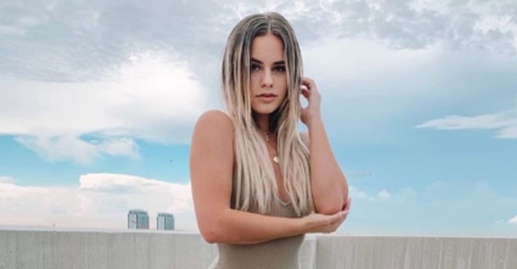 Популярна американська фітнес-модель вразила ідеальним тілом у крихітному купальнику. Фото 18+