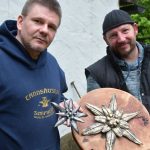 Ковалі з Австрії створили для Франківська дві квітки едельвейса: фото