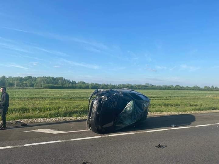 На Коломийщині зіткнулися два автомобілі - один із них перекинувся