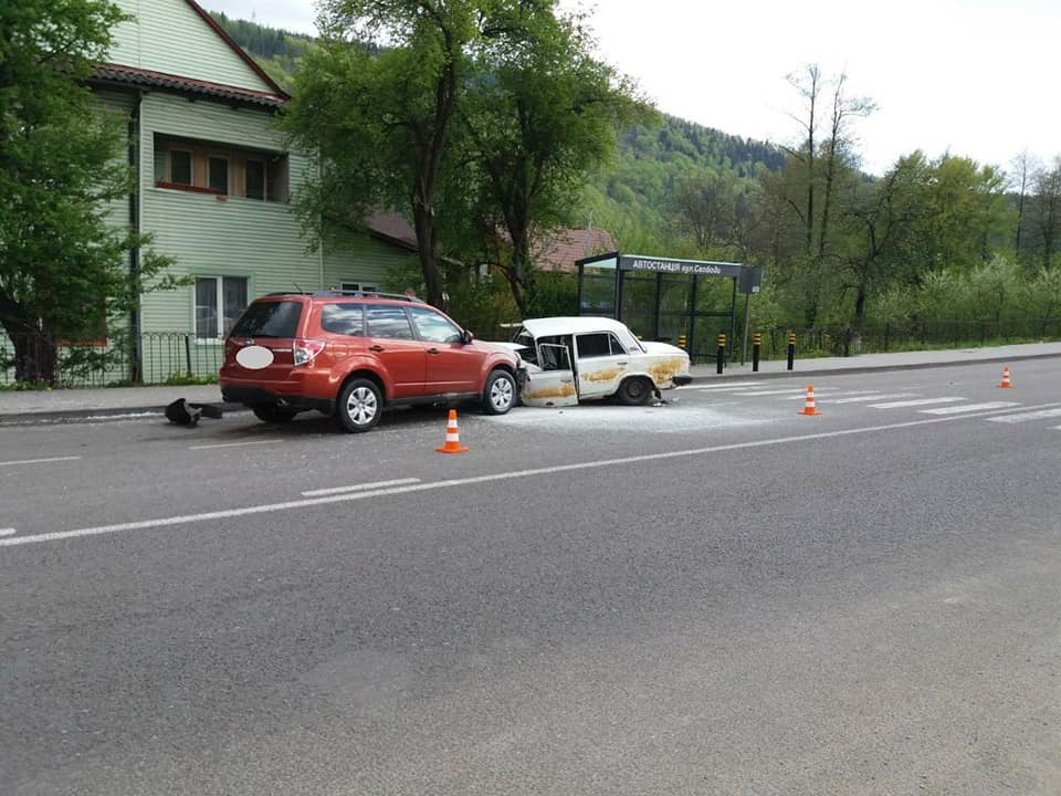 Франківець, через якого в ДТП у Яремче постраждало четверо осіб, перебував за кермом у стані алкогольного сп'яніння: фото