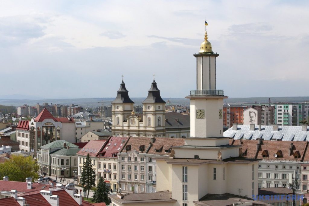 Нагороди для волонтерів та подарунки малюкам: як у Івано-Франківську відзначатимуть День міста