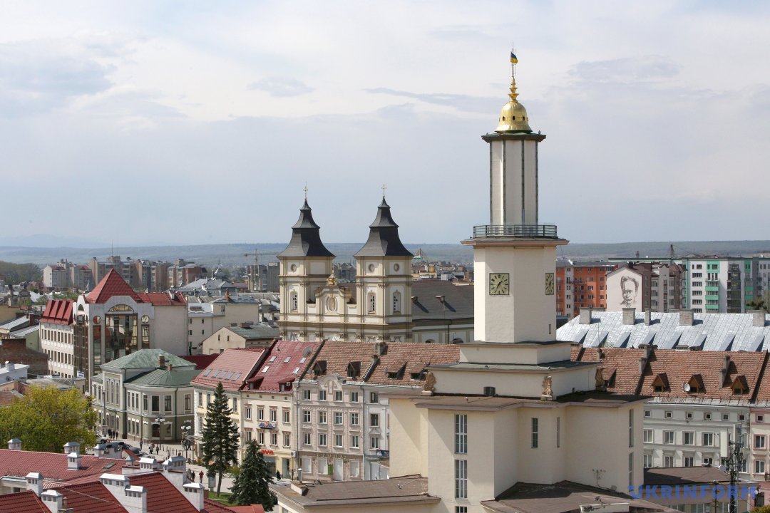 Нагороди для волонтерів та подарунки малюкам: як у Івано-Франківську відзначатимуть День міста