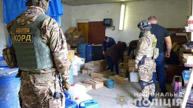 В Івано-Франківську суд покарав чималими штрафами та конфіскував усе майно ділків, які займалися підробкою медзасобу