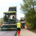 На околиці Івано-Франківської ОТГ проводять ремонт дороги: фоторепортаж