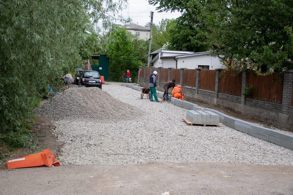 В районі Тичини - ІФНТУНГ ремонтують дві невеличкі вулички: фото