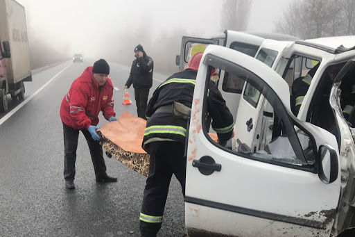 На Франківщині легковик протаранив вантажівку - ледь не загинули двоє дітей та один дорослий