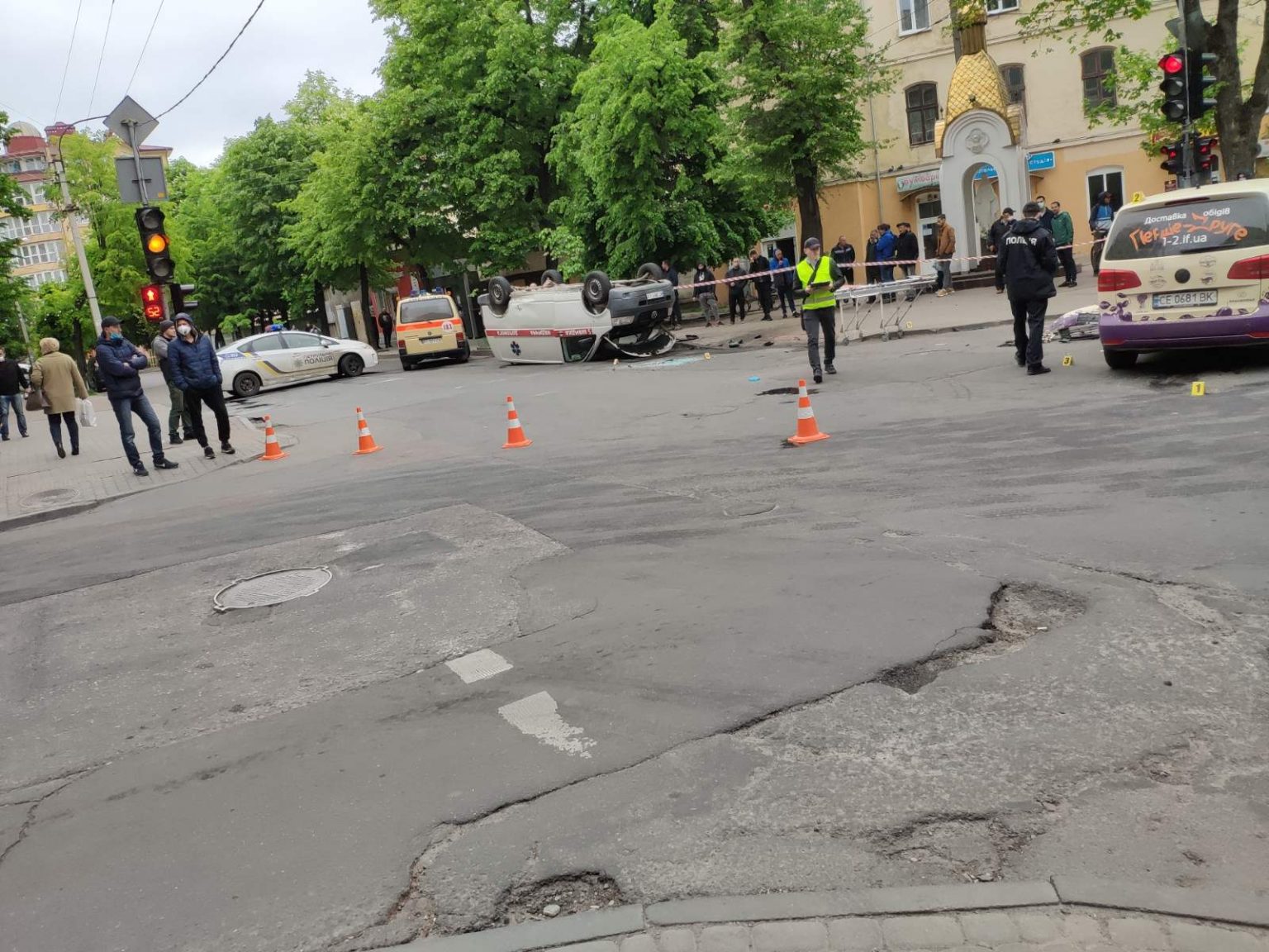 В мережу виклали відео із моментом сьогоднішньої ДТП за участі швидкої: відео